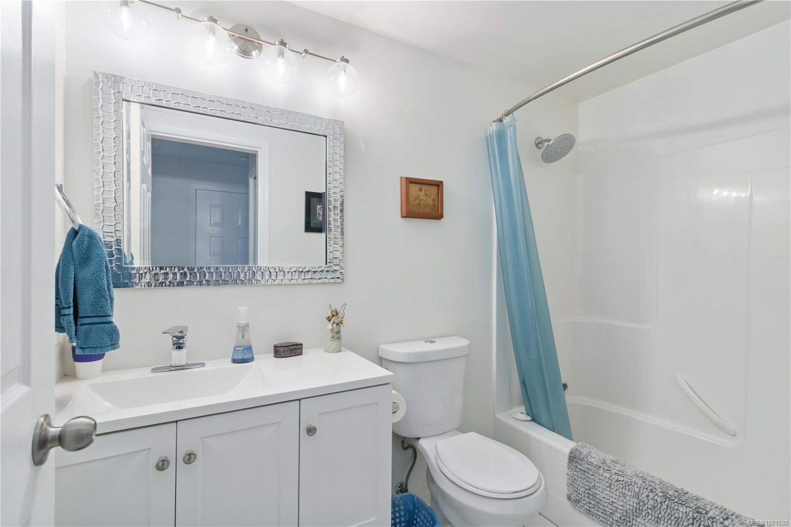 A-3037 Pickford Rd, Colwood, BC