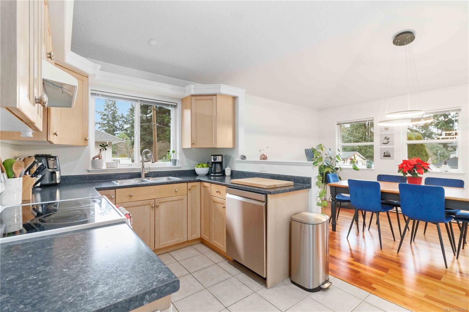 A-3037 Pickford Rd, Colwood, BC