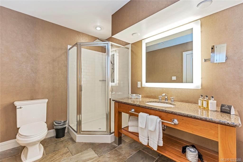 306-308A&B-1376 Lynburne Pl, Langford, BC - Indoor Photo Showing Bathroom