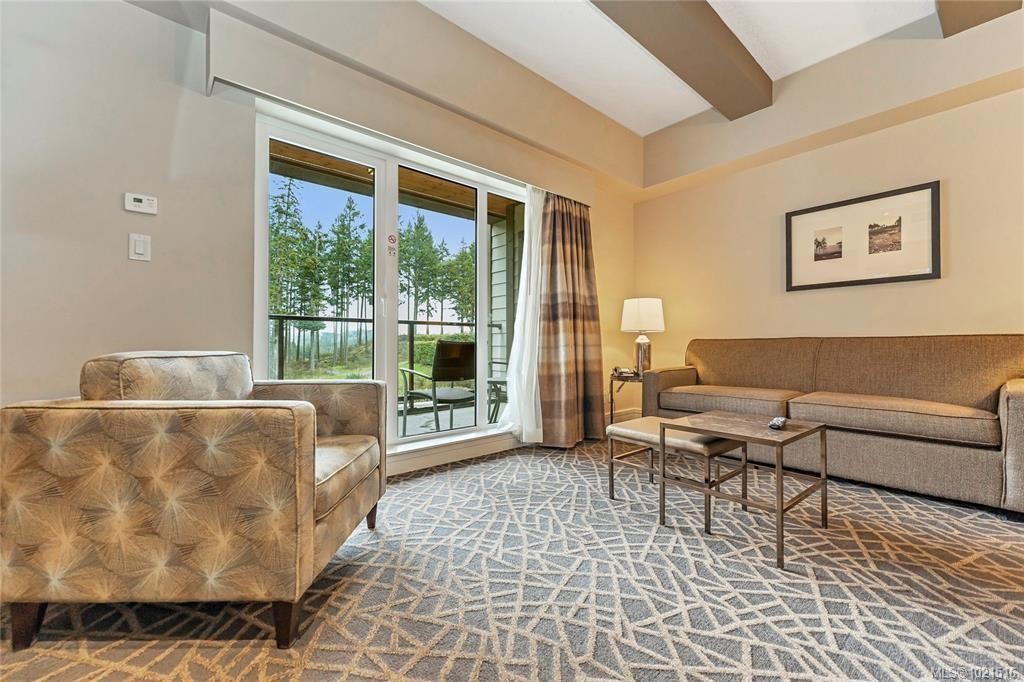 306-308A&B-1376 Lynburne Pl, Langford, BC - Indoor Photo Showing Living Room