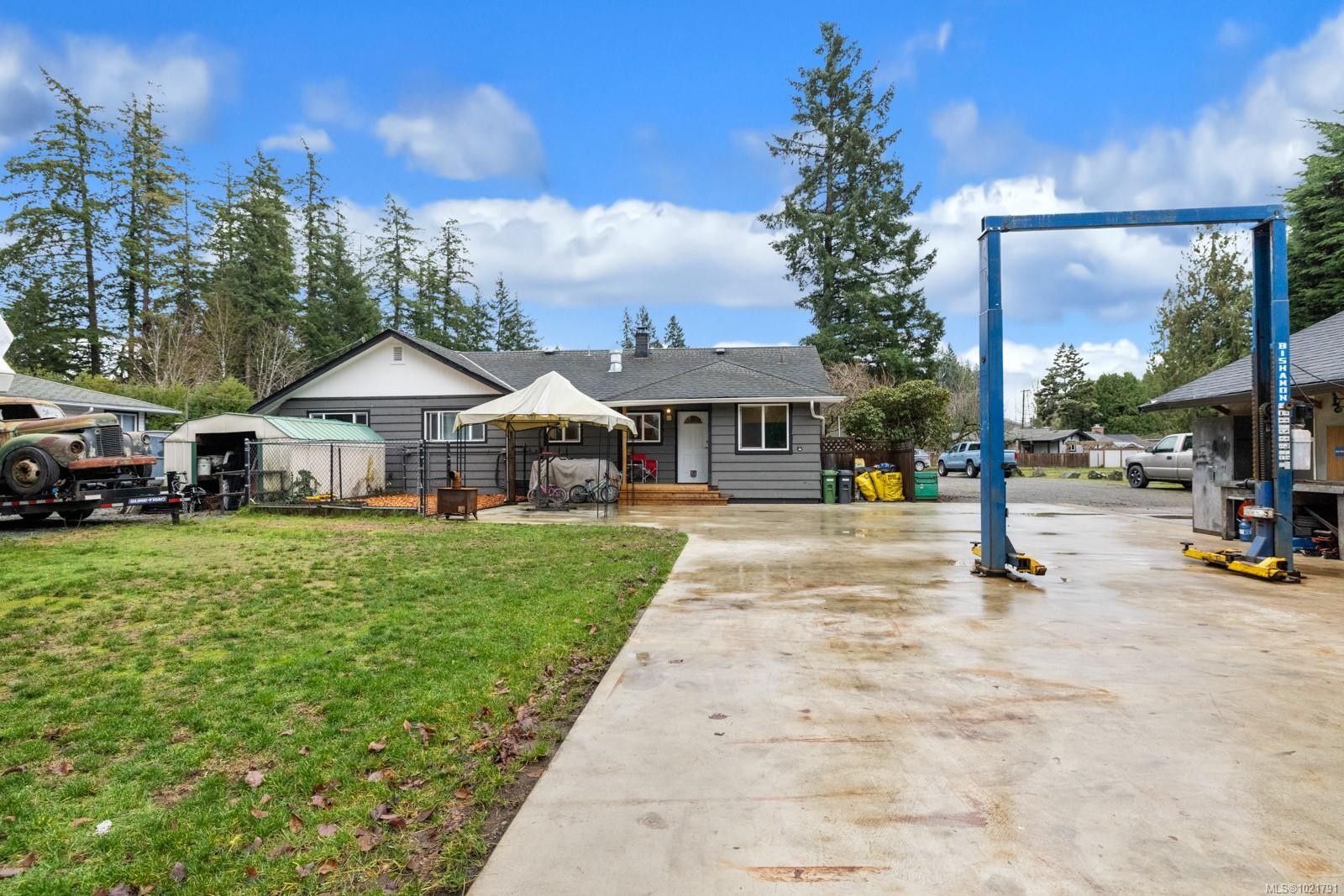 3075 Baker Rd, Duncan, BC