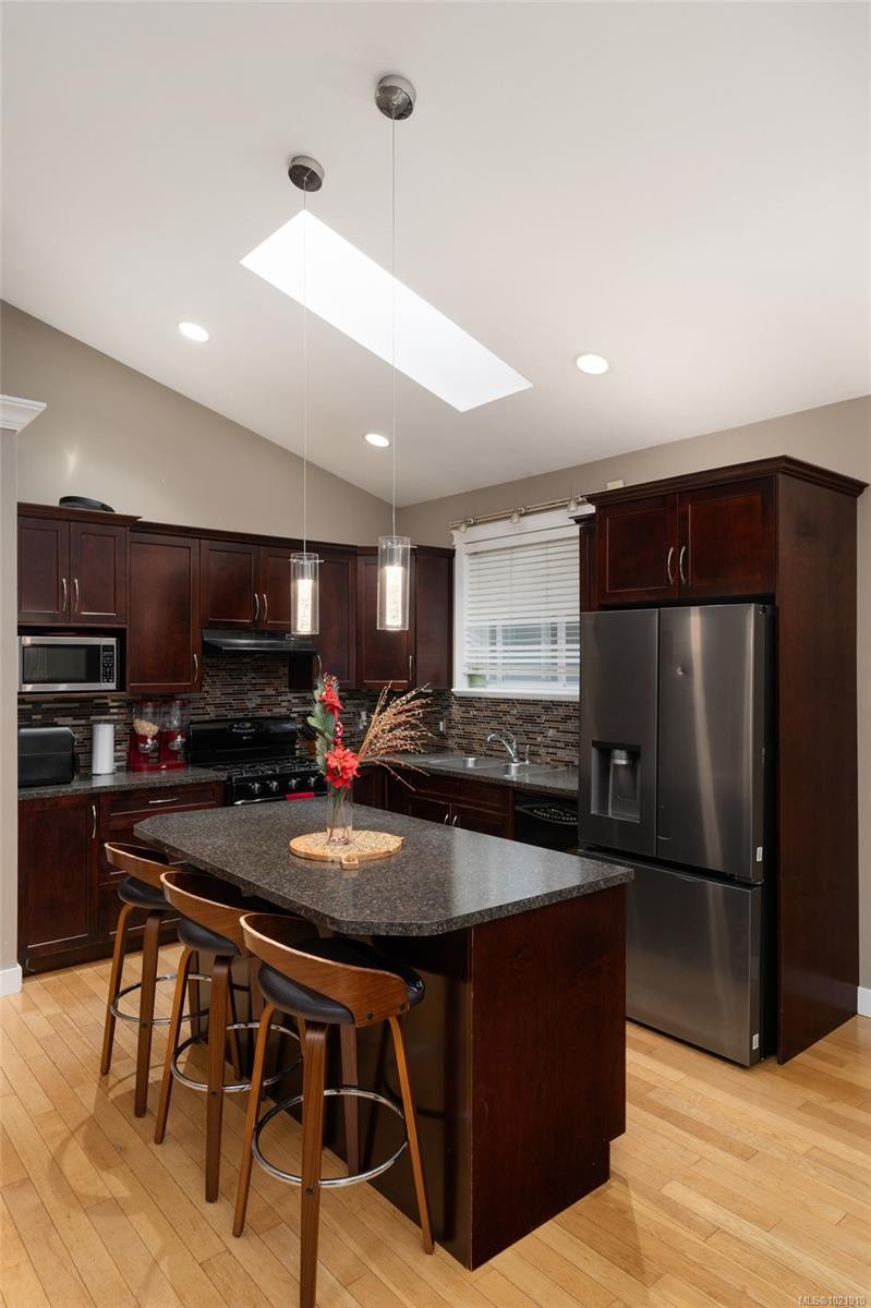 909 Cavalcade Terr, Langford, BC