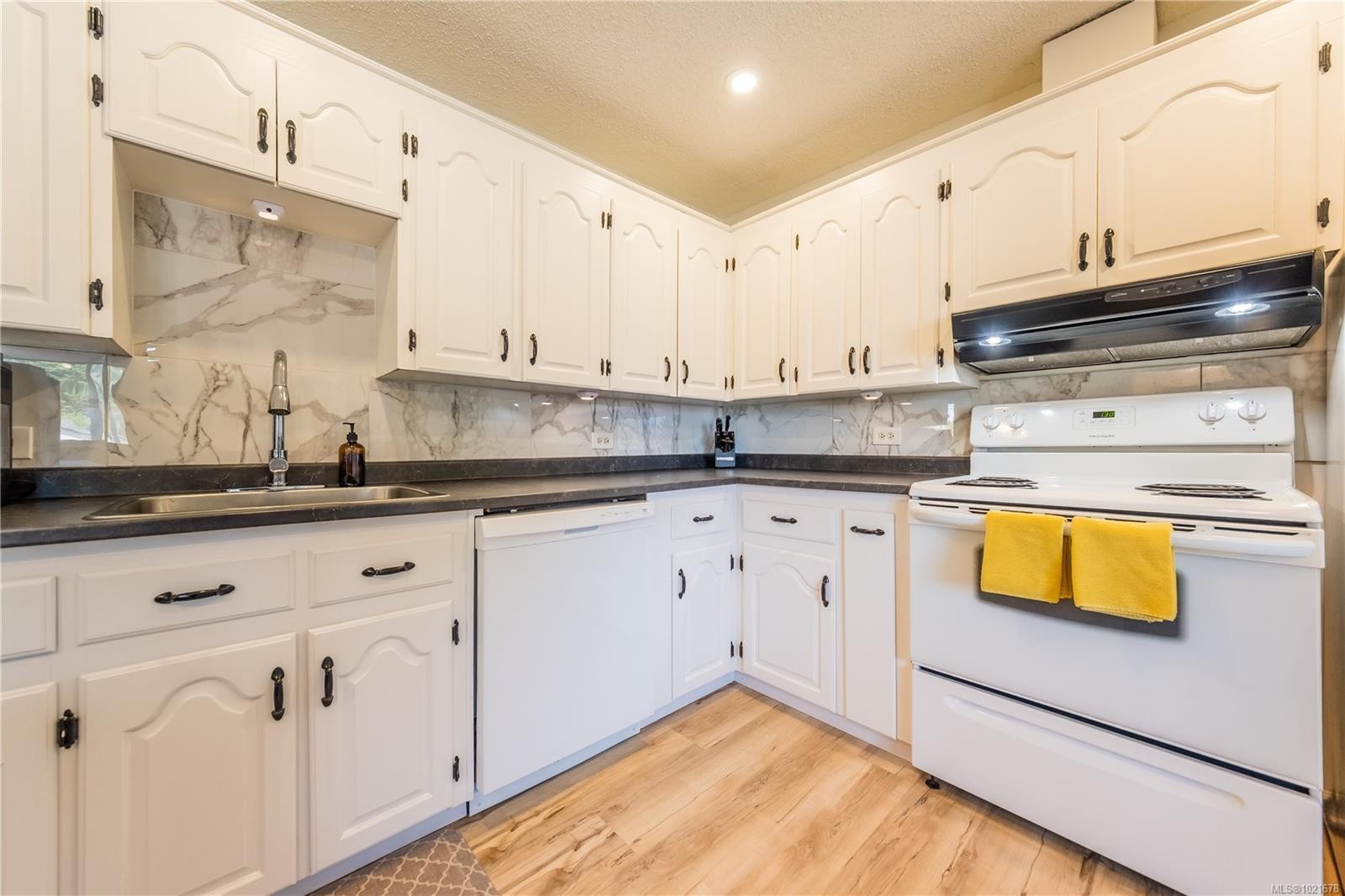 487 Pym St North, Parksville, BC