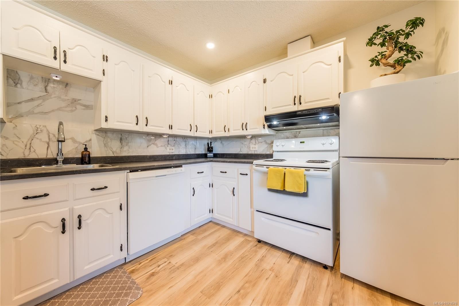 487 Pym St North, Parksville, BC