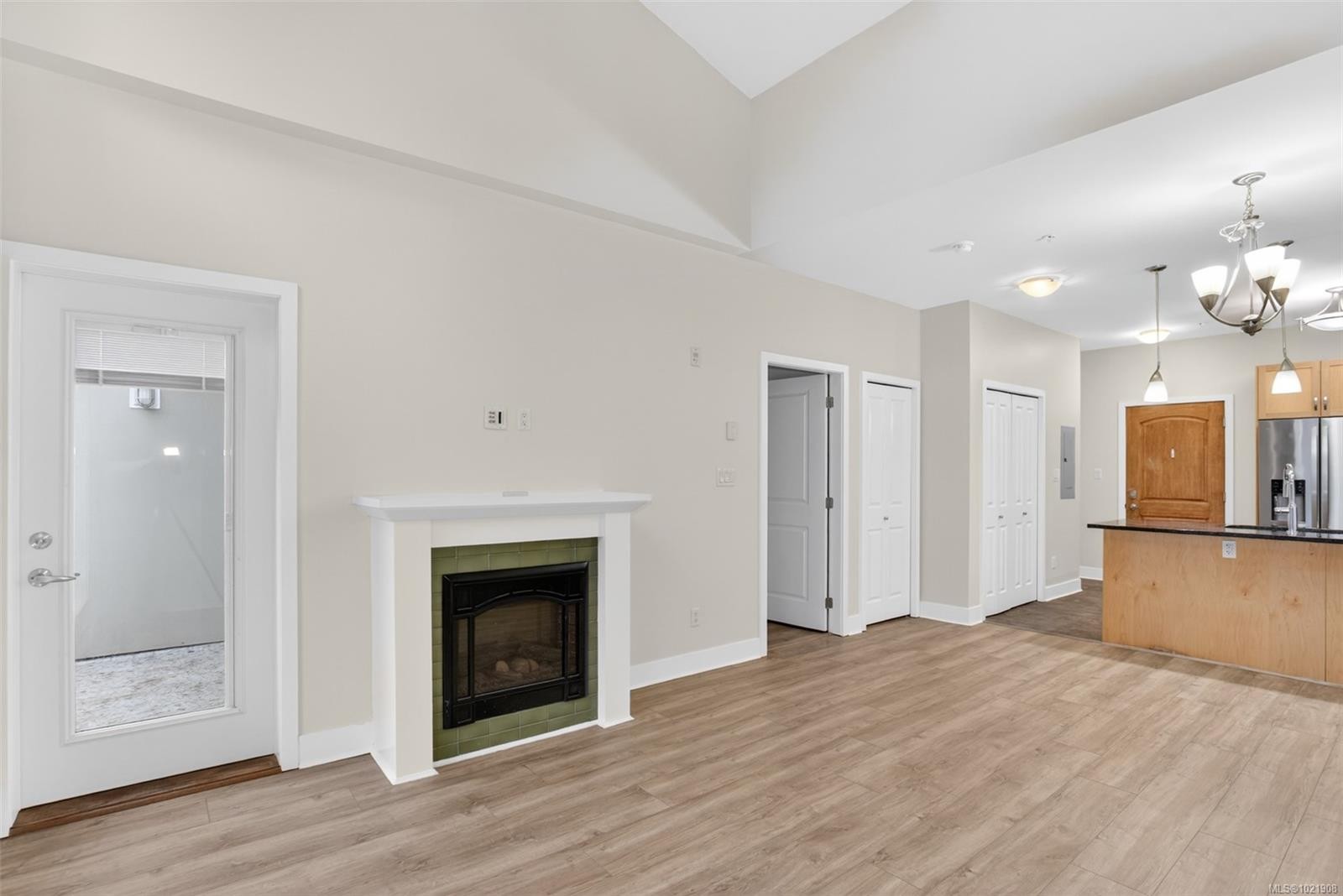 406-866 Brock Ave, Langford, BC - Indoor Photo Showing Living Room With Fireplace