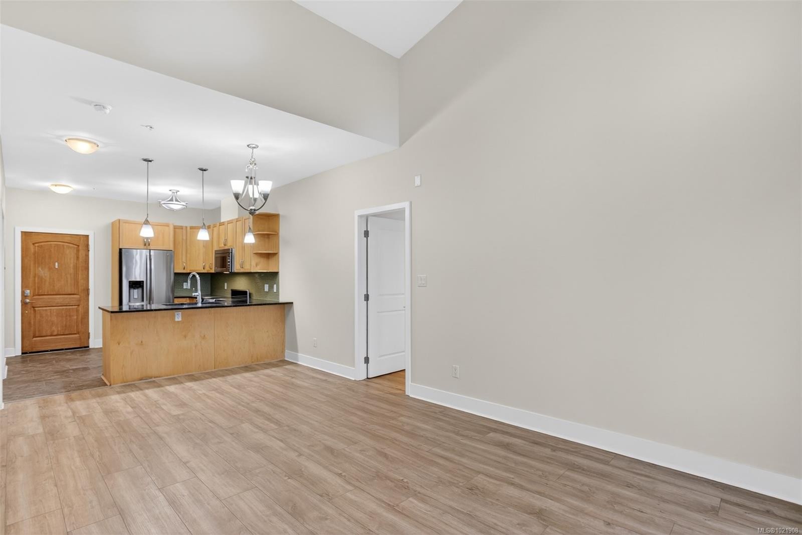 406-866 Brock Ave, Langford, BC - Indoor Photo Showing Kitchen