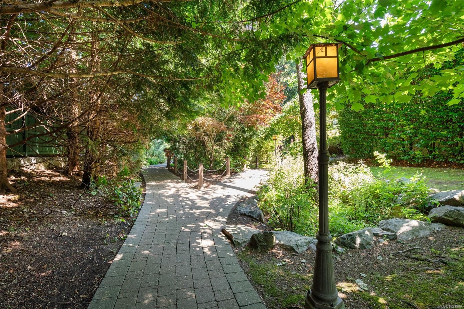 406-866 Brock Ave, Langford, BC - Outdoor