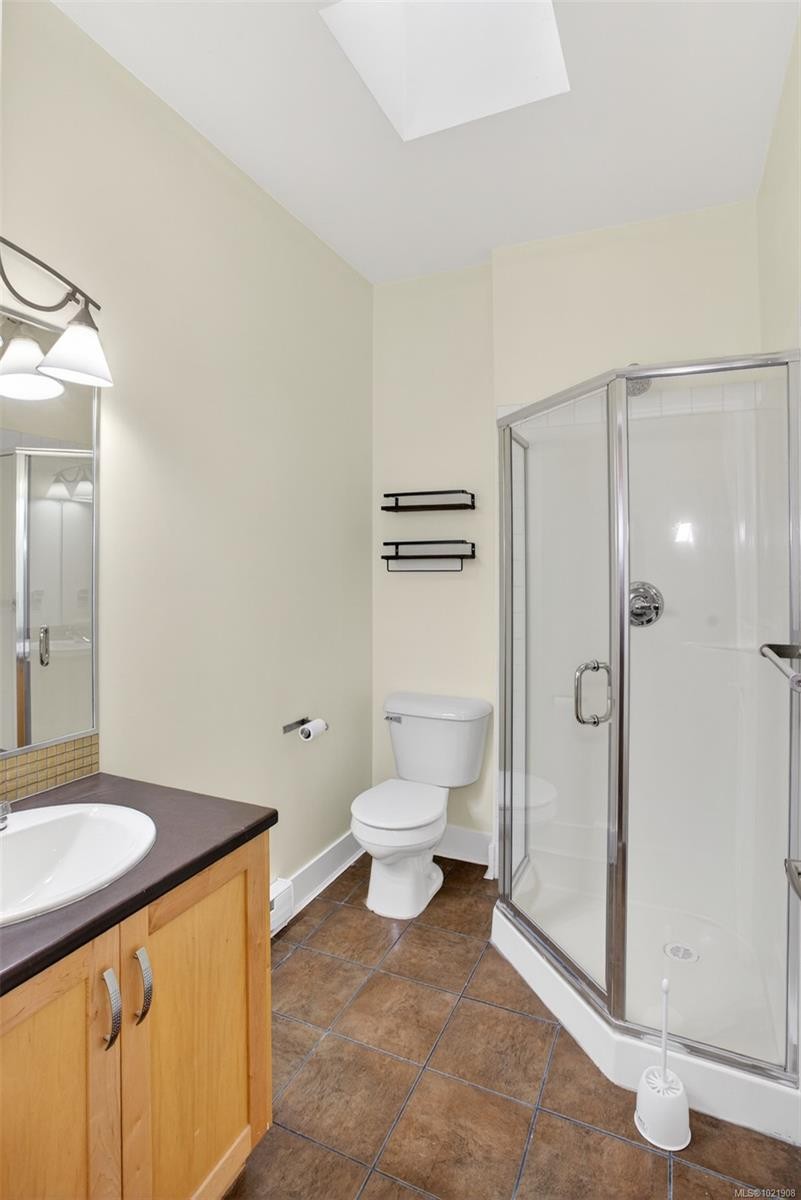 406-866 Brock Ave, Langford, BC - Indoor Photo Showing Bathroom