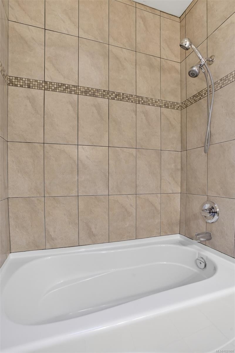 406-866 Brock Ave, Langford, BC - Indoor Photo Showing Bathroom