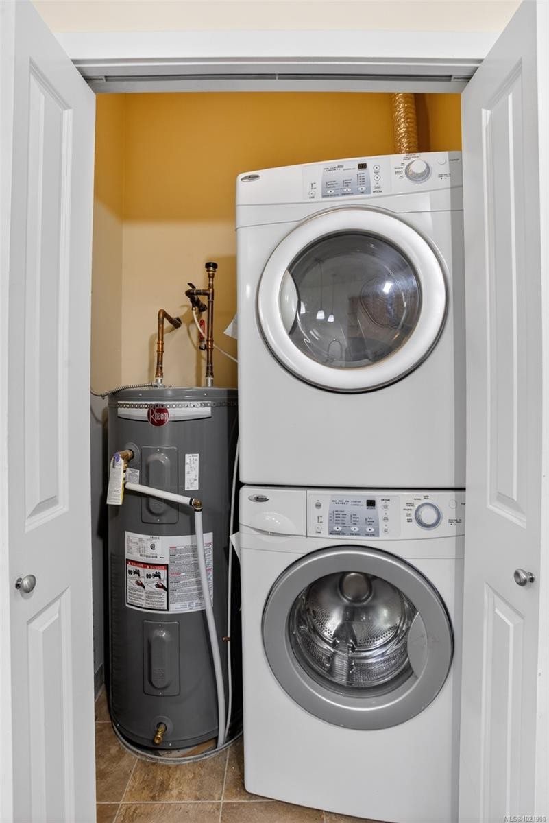 406-866 Brock Ave, Langford, BC - Indoor Photo Showing Laundry Room