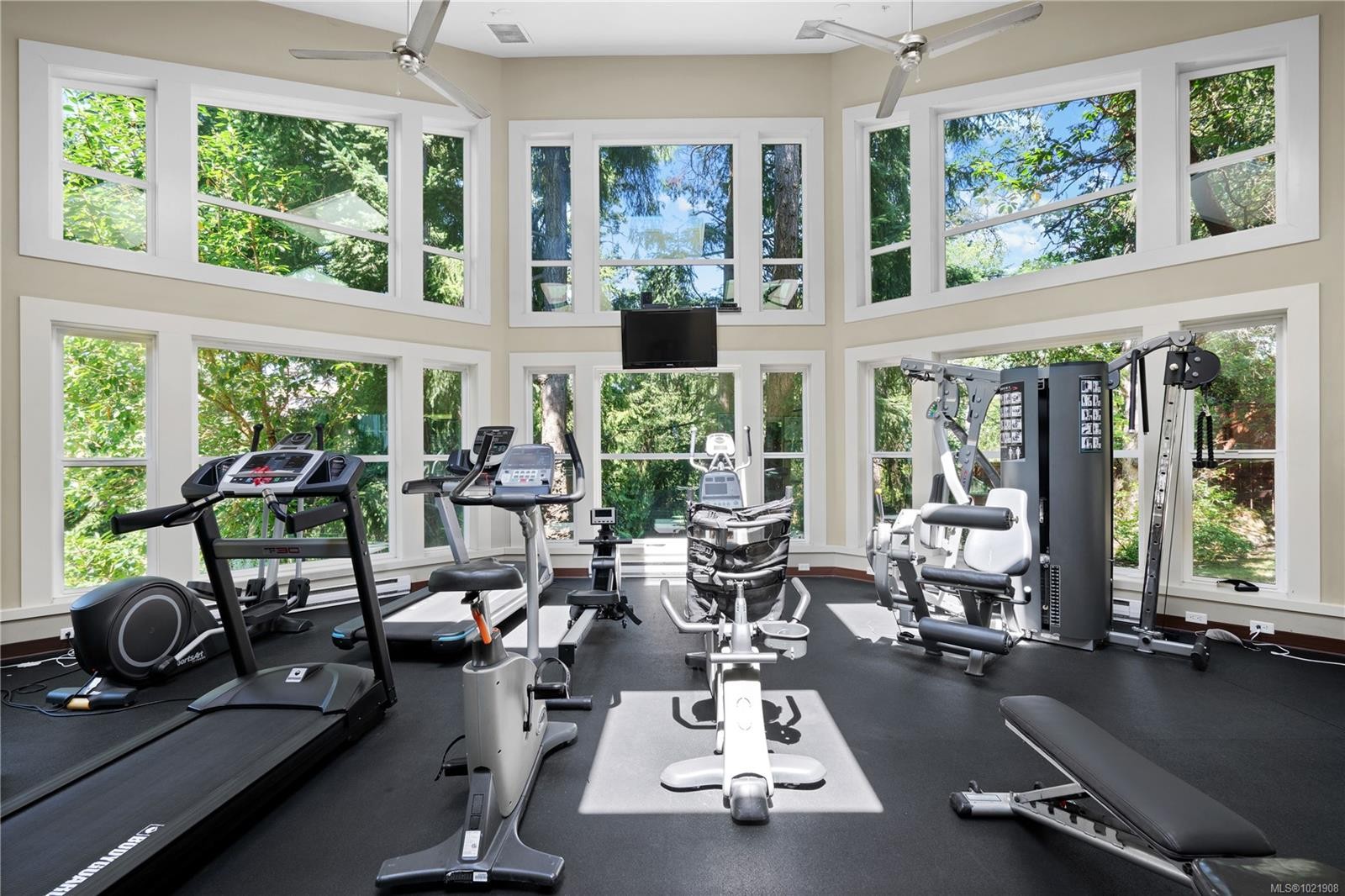 406-866 Brock Ave, Langford, BC - Indoor Photo Showing Gym Room
