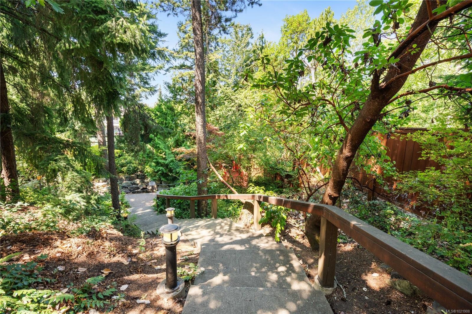 406-866 Brock Ave, Langford, BC - Outdoor