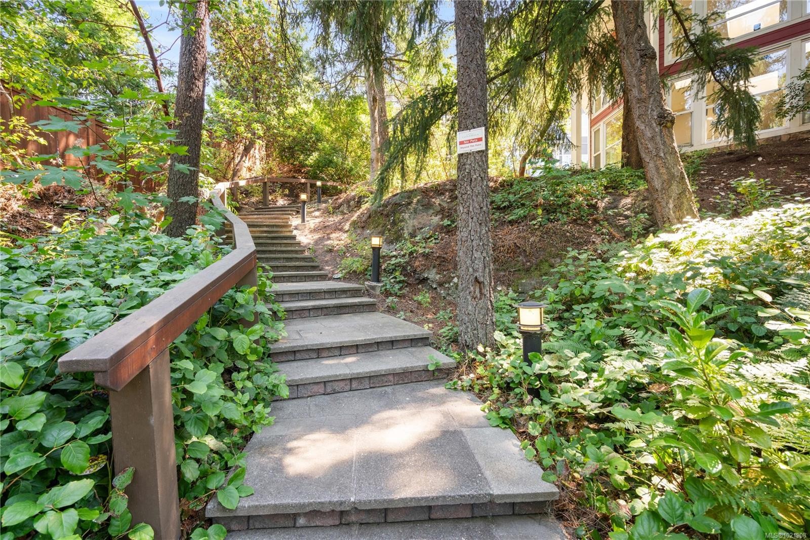 406-866 Brock Ave, Langford, BC - Outdoor