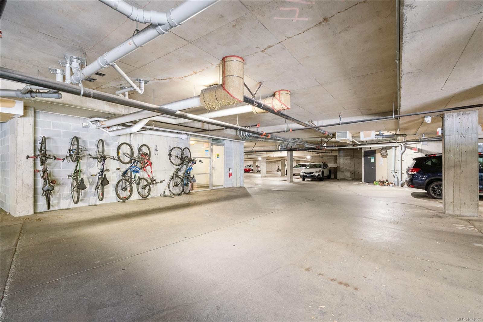 406-866 Brock Ave, Langford, BC - Indoor Photo Showing Garage