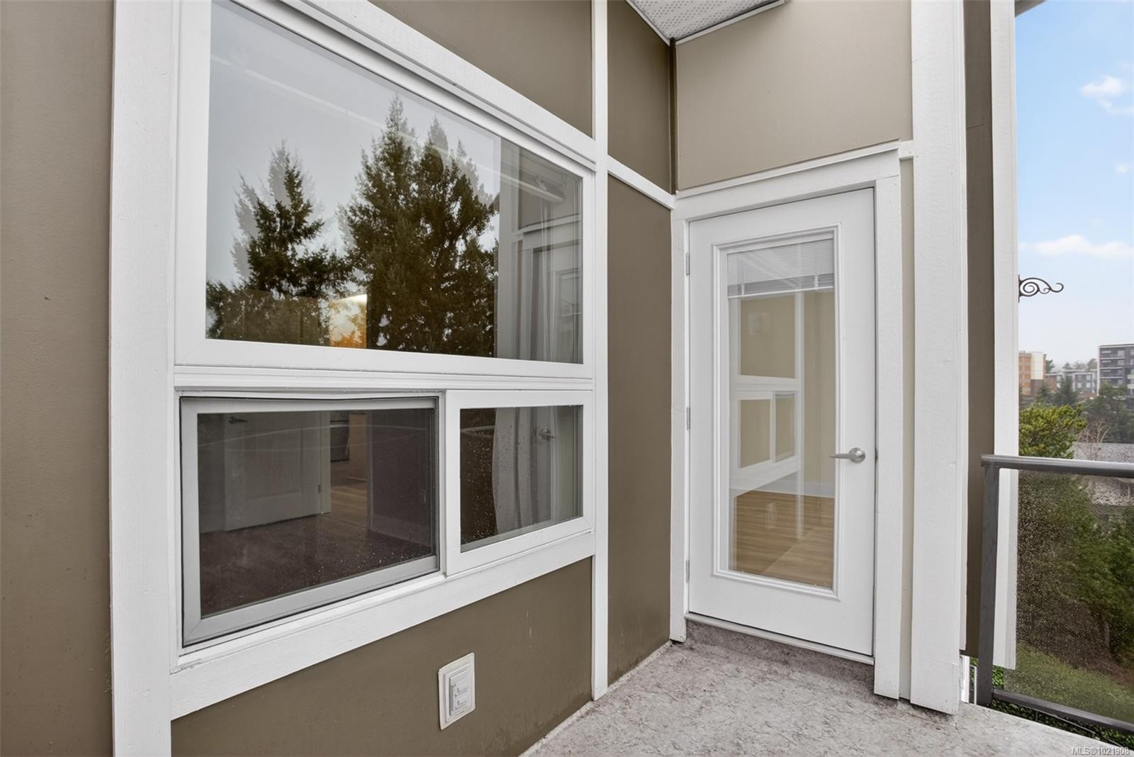 406-866 Brock Ave, Langford, BC - With Balcony With Exterior