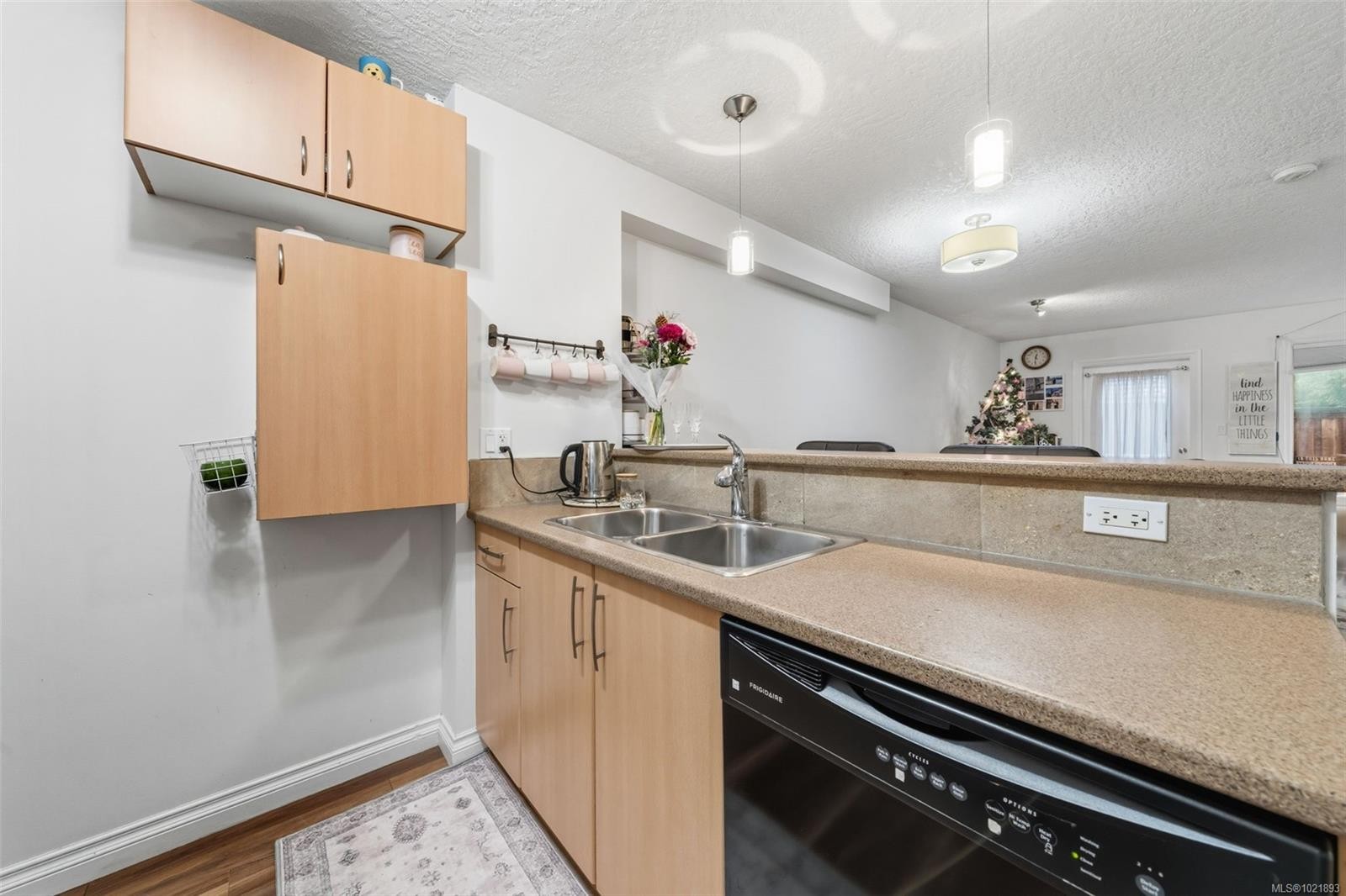 101-1919 Maple Ave South, Sooke, BC