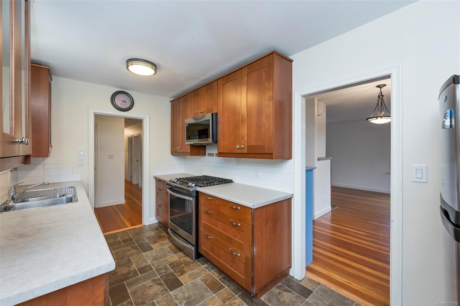 1181 Clovelly Terr, Saanich, BC