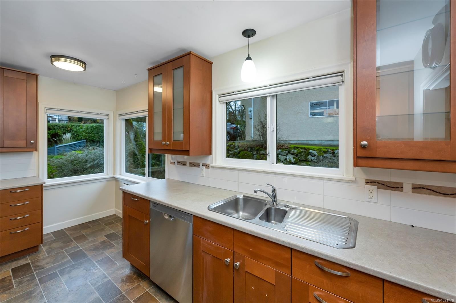 1181 Clovelly Terr, Saanich, BC