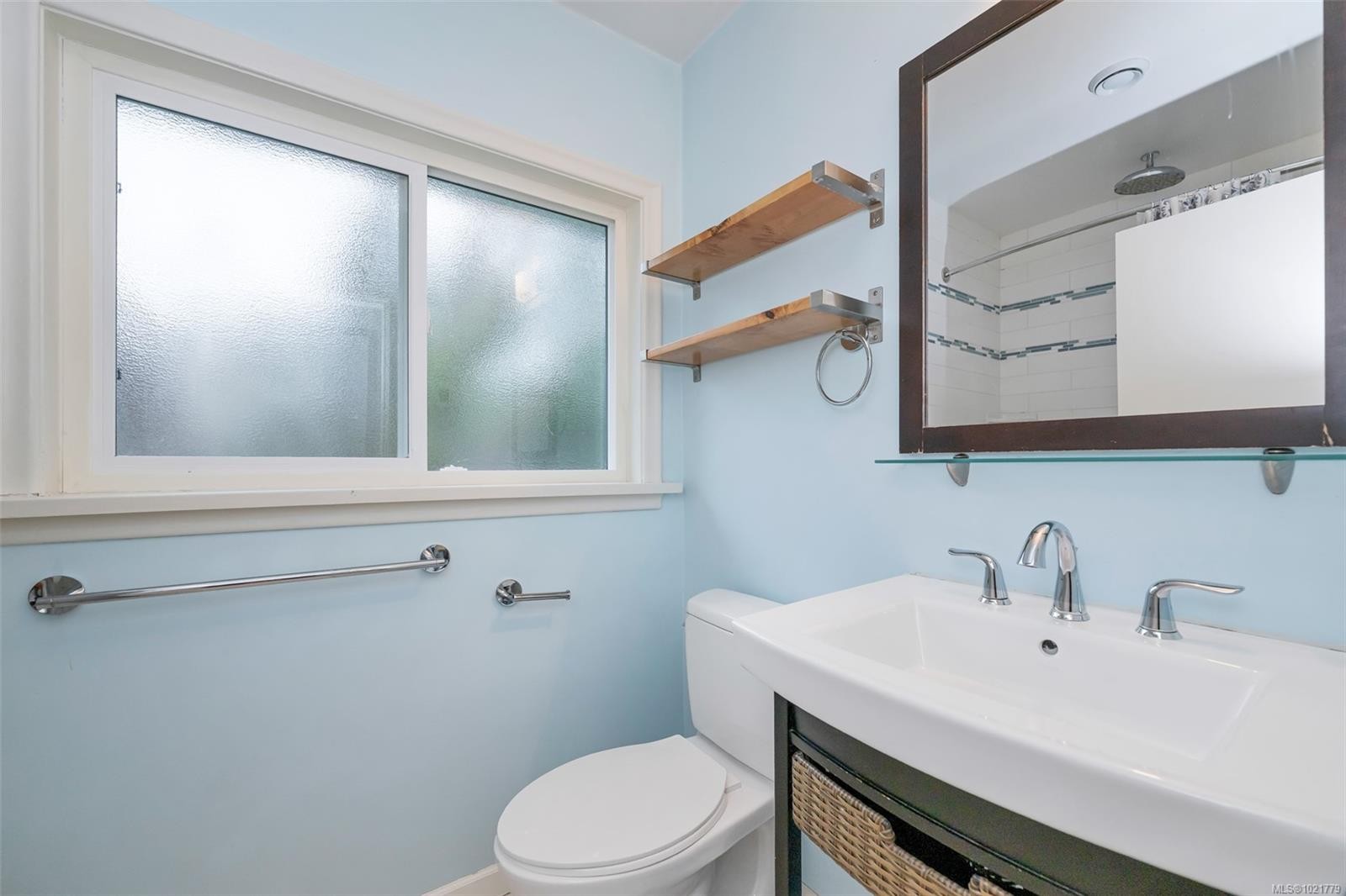 1181 Clovelly Terr, Saanich, BC