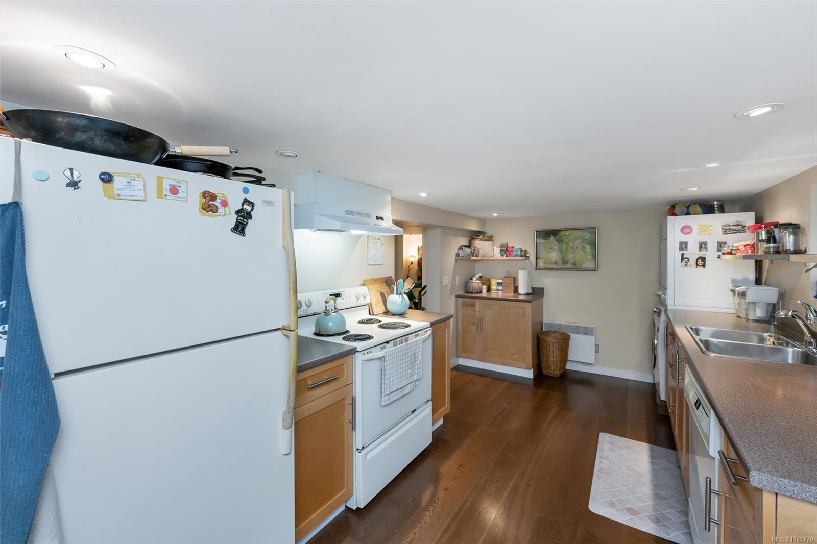 1181 Clovelly Terr, Saanich, BC