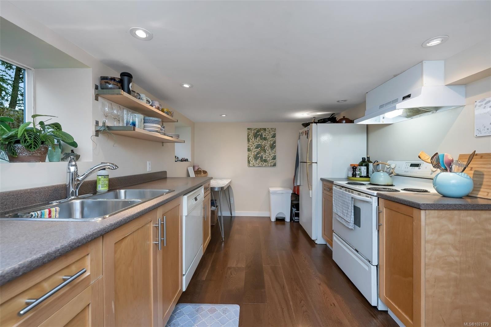 1181 Clovelly Terr, Saanich, BC