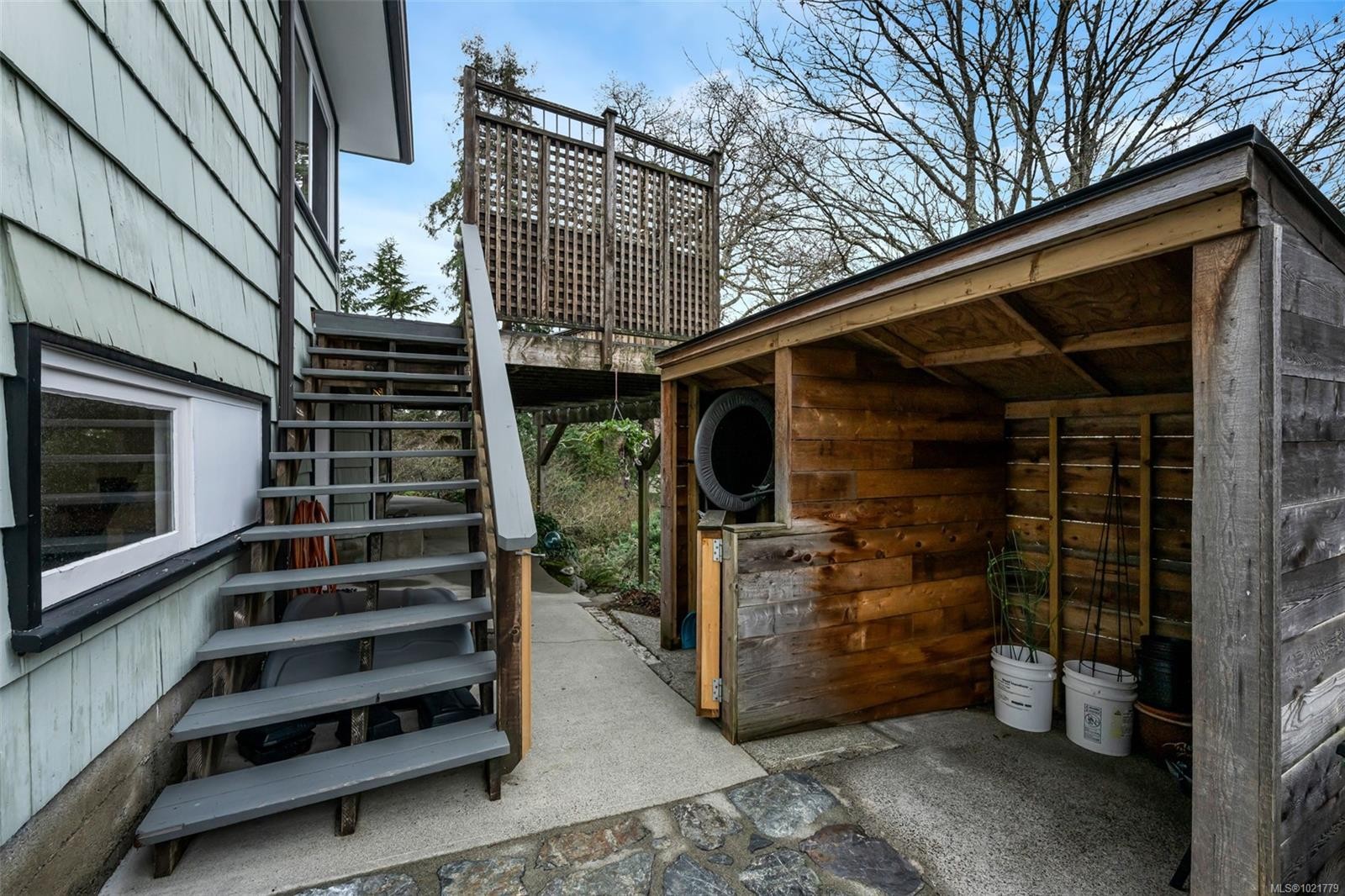 1181 Clovelly Terr, Saanich, BC