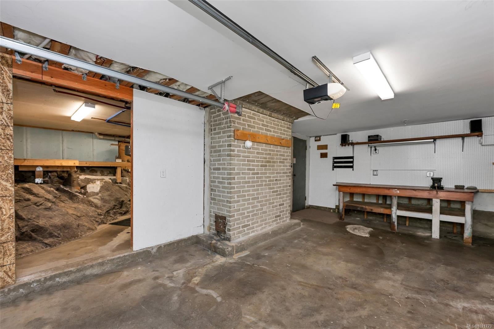 1181 Clovelly Terr, Saanich, BC