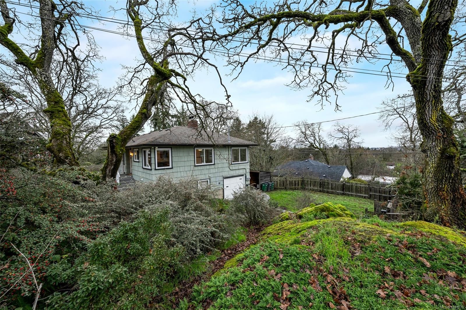 1181 Clovelly Terr, Saanich, BC