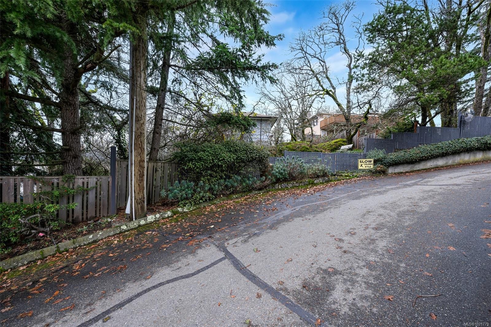 1181 Clovelly Terr, Saanich, BC