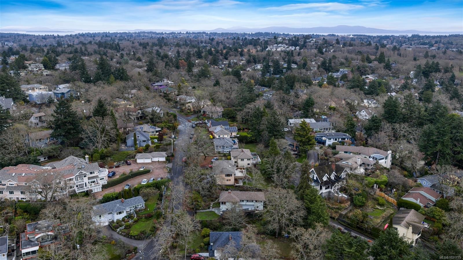 1181 Clovelly Terr, Saanich, BC