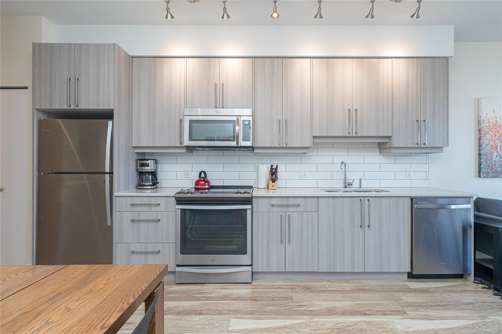 316-595 Pandora Ave, Victoria, BC - Indoor Photo Showing Kitchen With Upgraded Kitchen