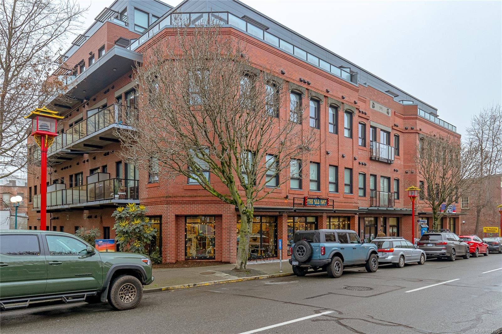 316-595 Pandora Ave, Victoria, BC - Outdoor With Balcony With Facade