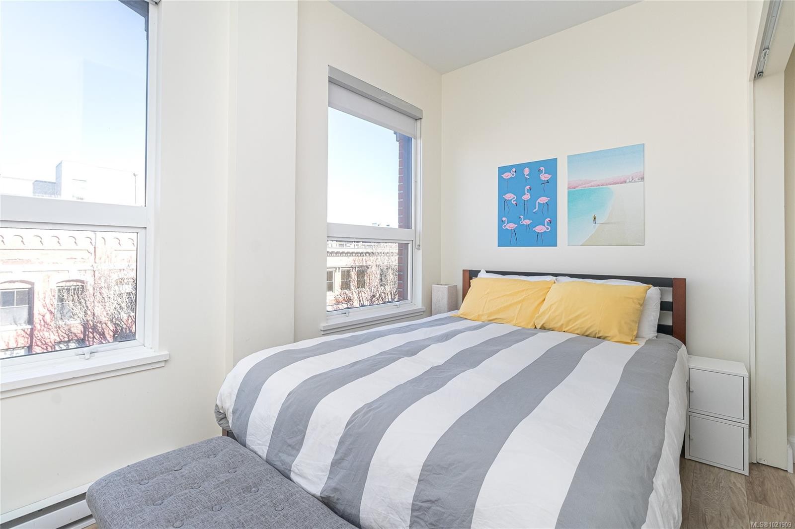 316-595 Pandora Ave, Victoria, BC - Indoor Photo Showing Bedroom