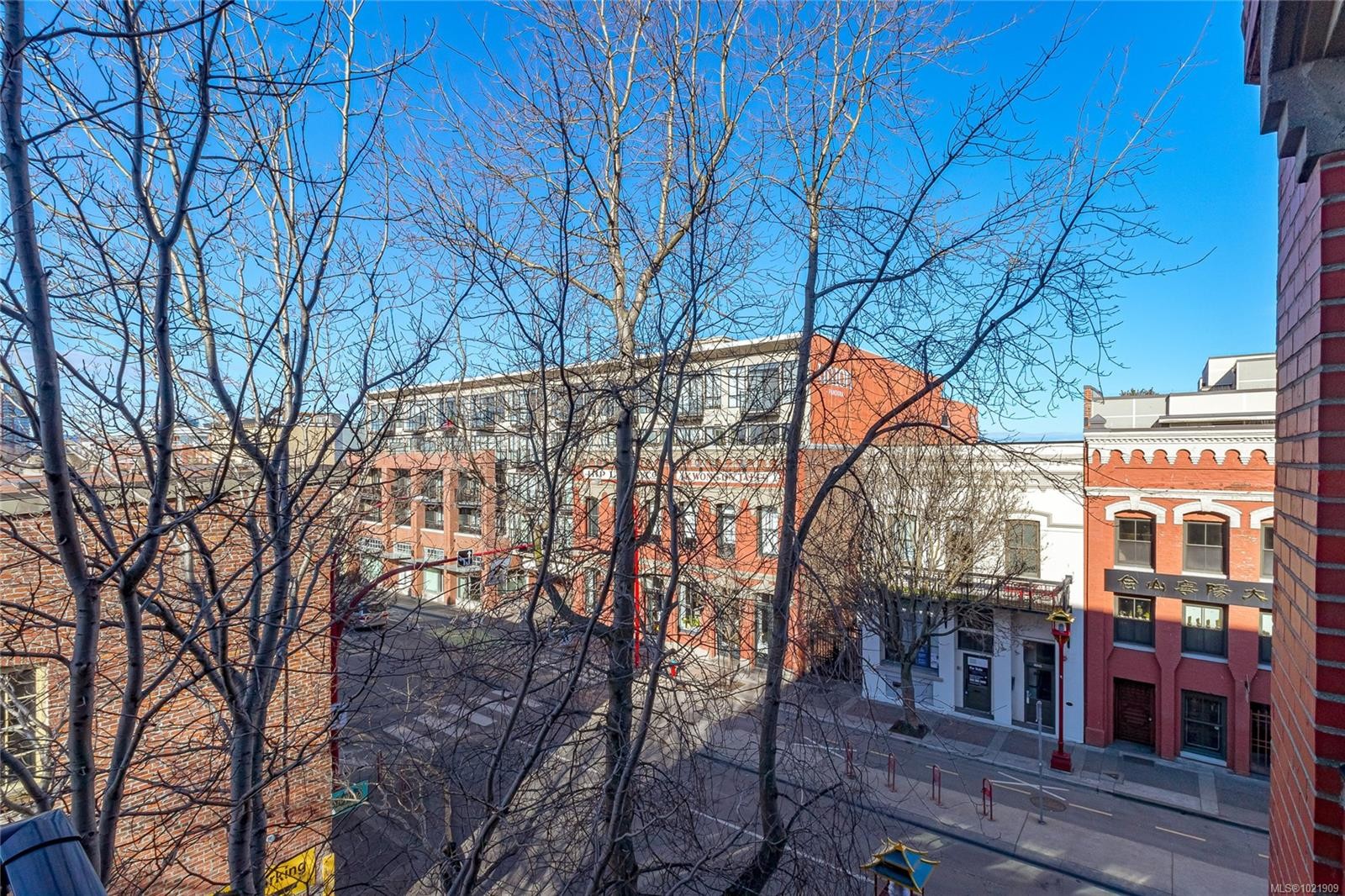 316-595 Pandora Ave, Victoria, BC - Outdoor