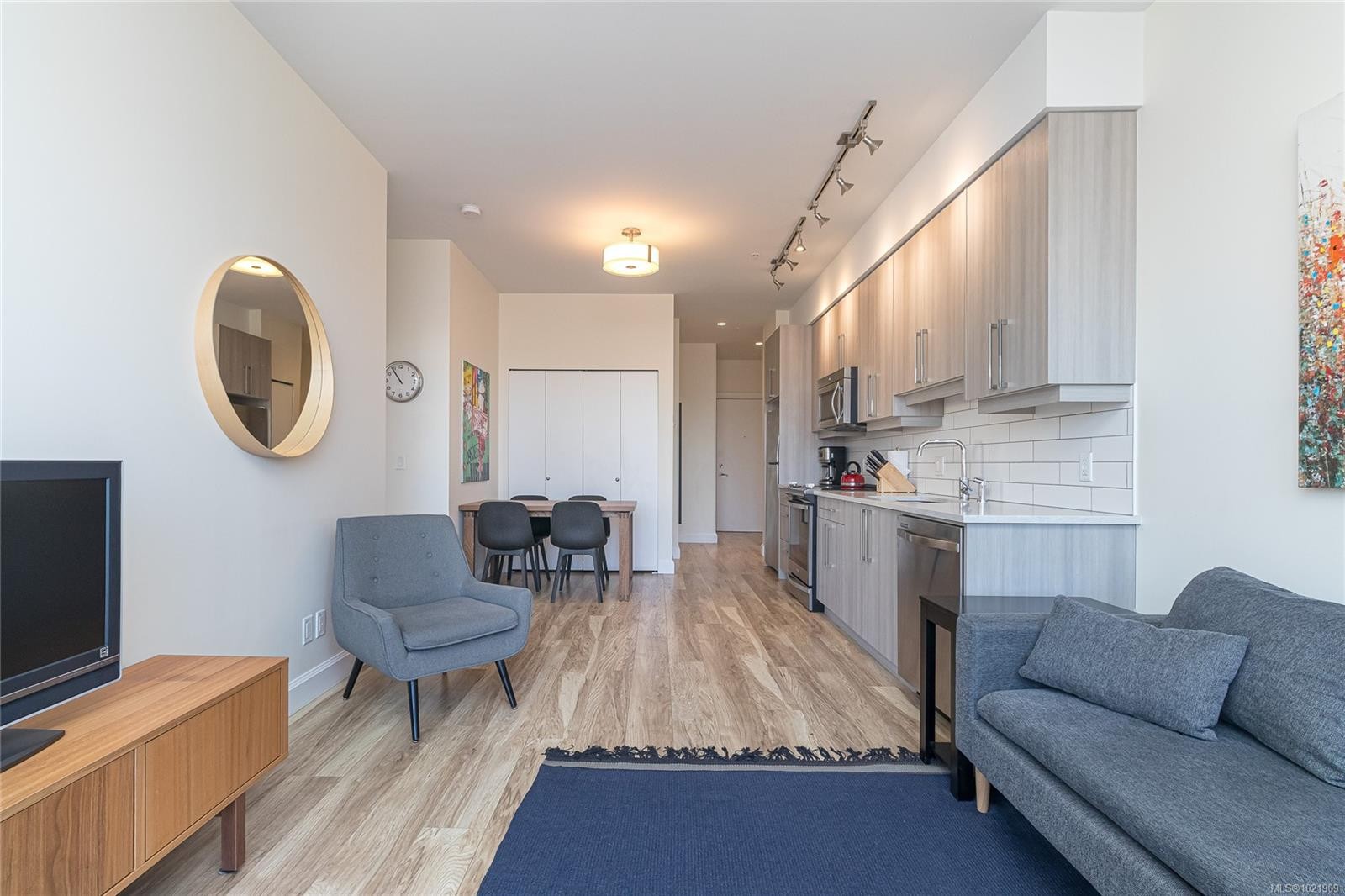 316-595 Pandora Ave, Victoria, BC - Indoor Photo Showing Living Room