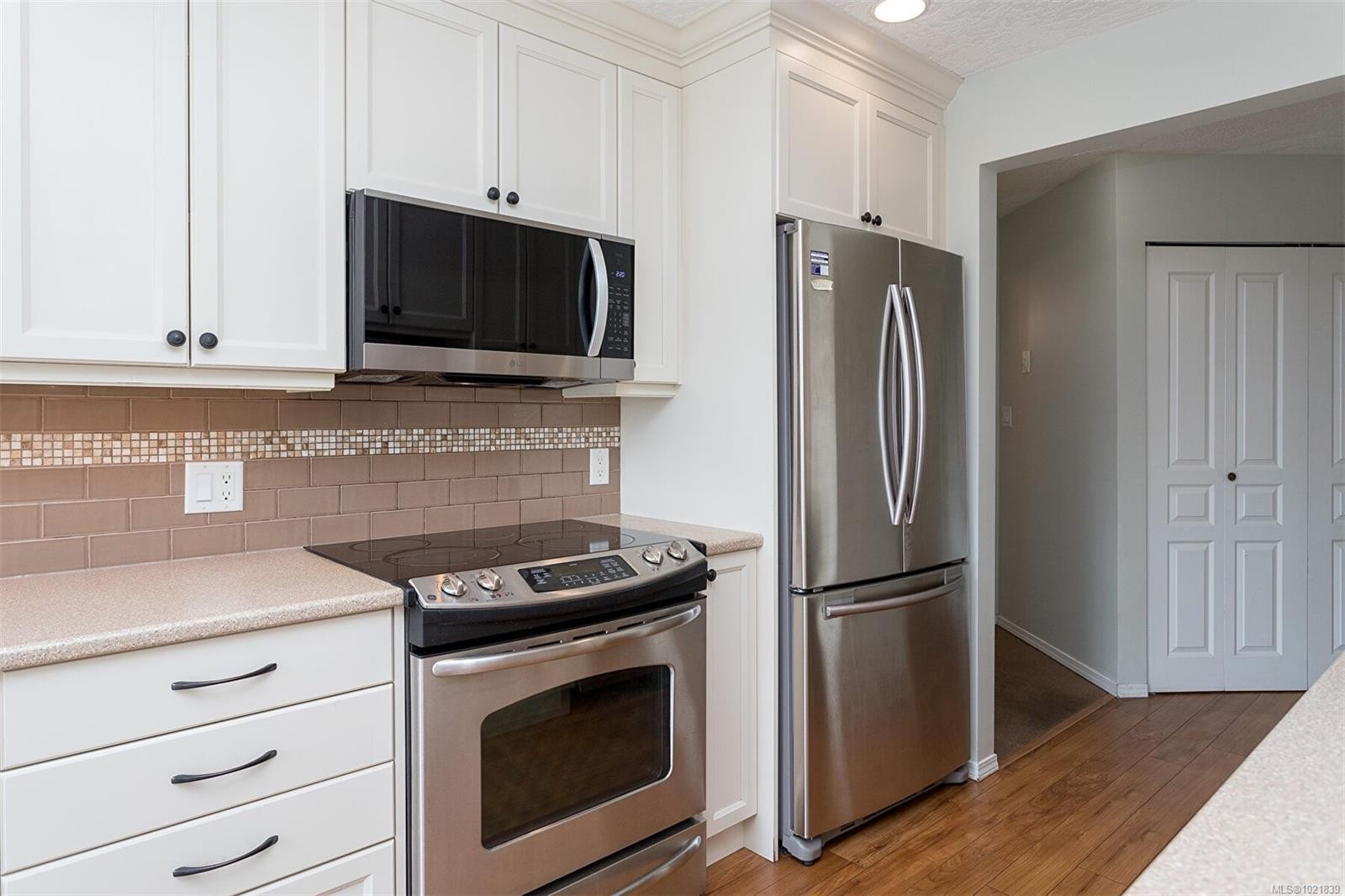 405-898 Vernon Ave, Saanich, BC