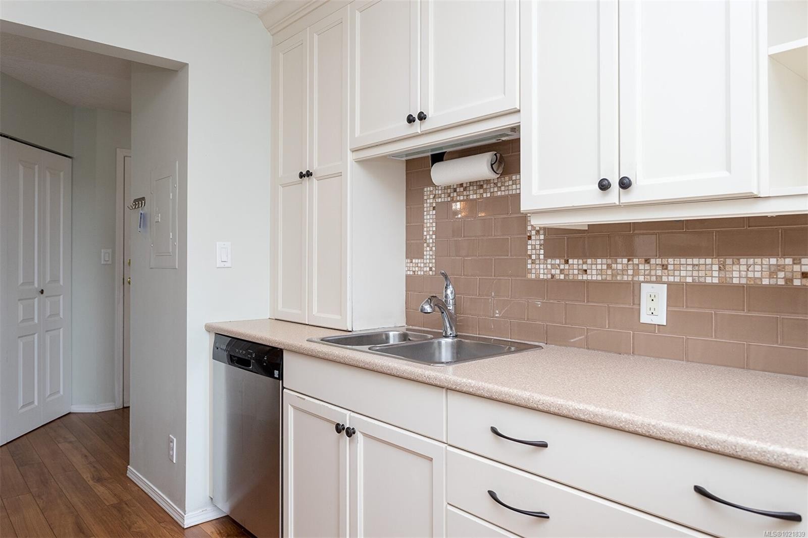 405-898 Vernon Ave, Saanich, BC