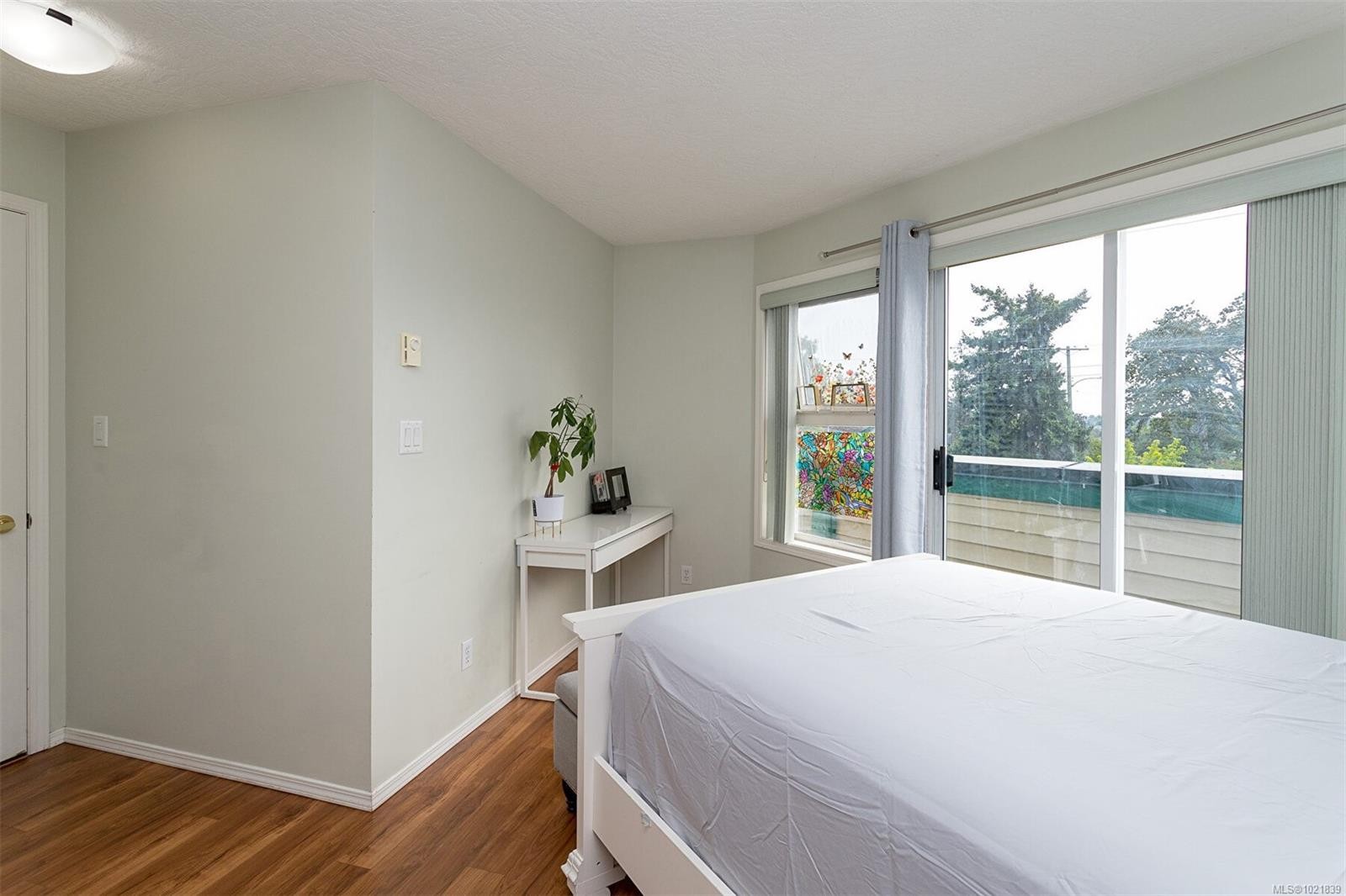 405-898 Vernon Ave, Saanich, BC