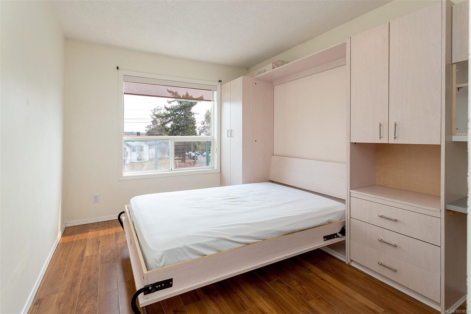 405-898 Vernon Ave, Saanich, BC