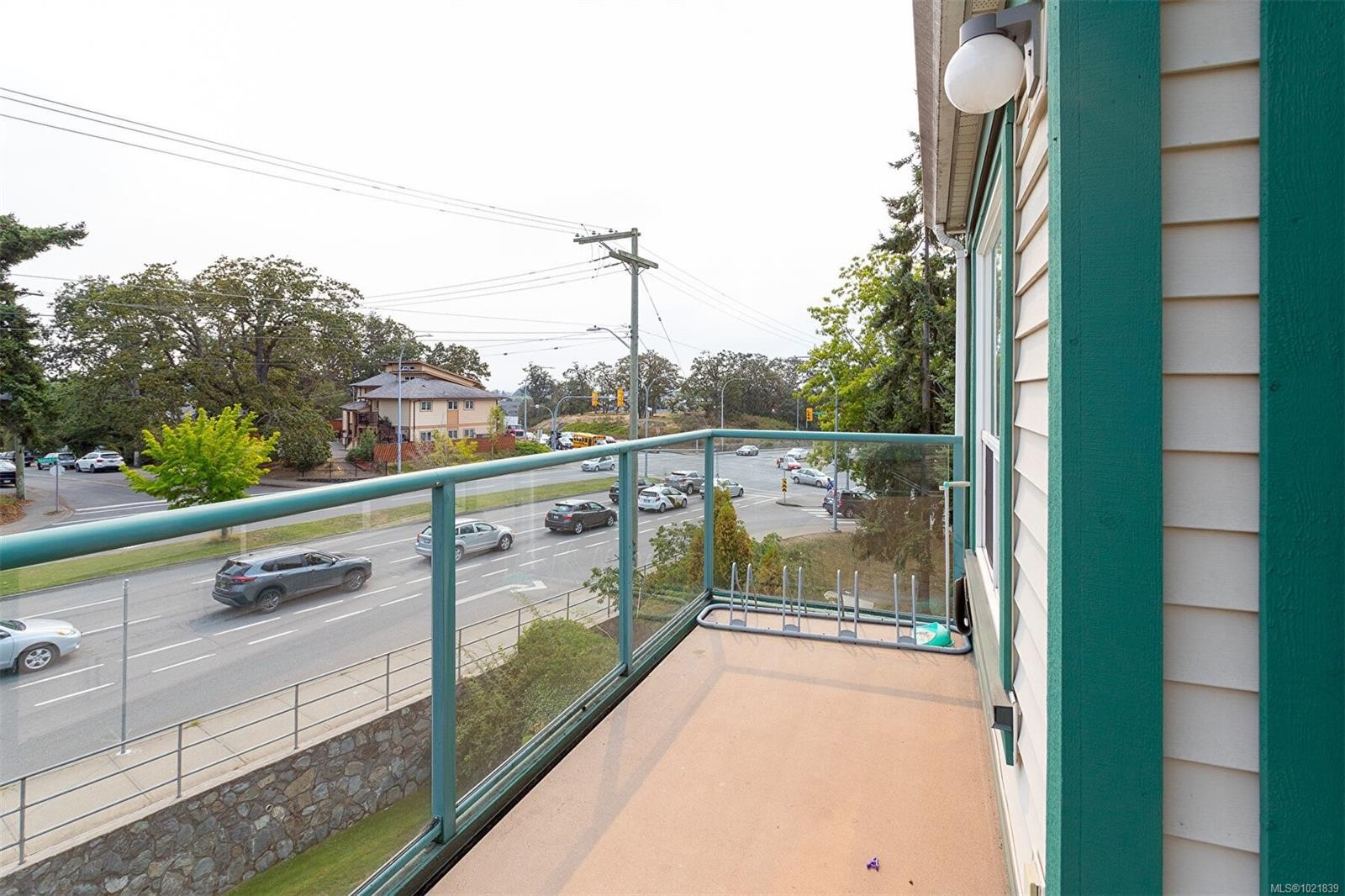 405-898 Vernon Ave, Saanich, BC