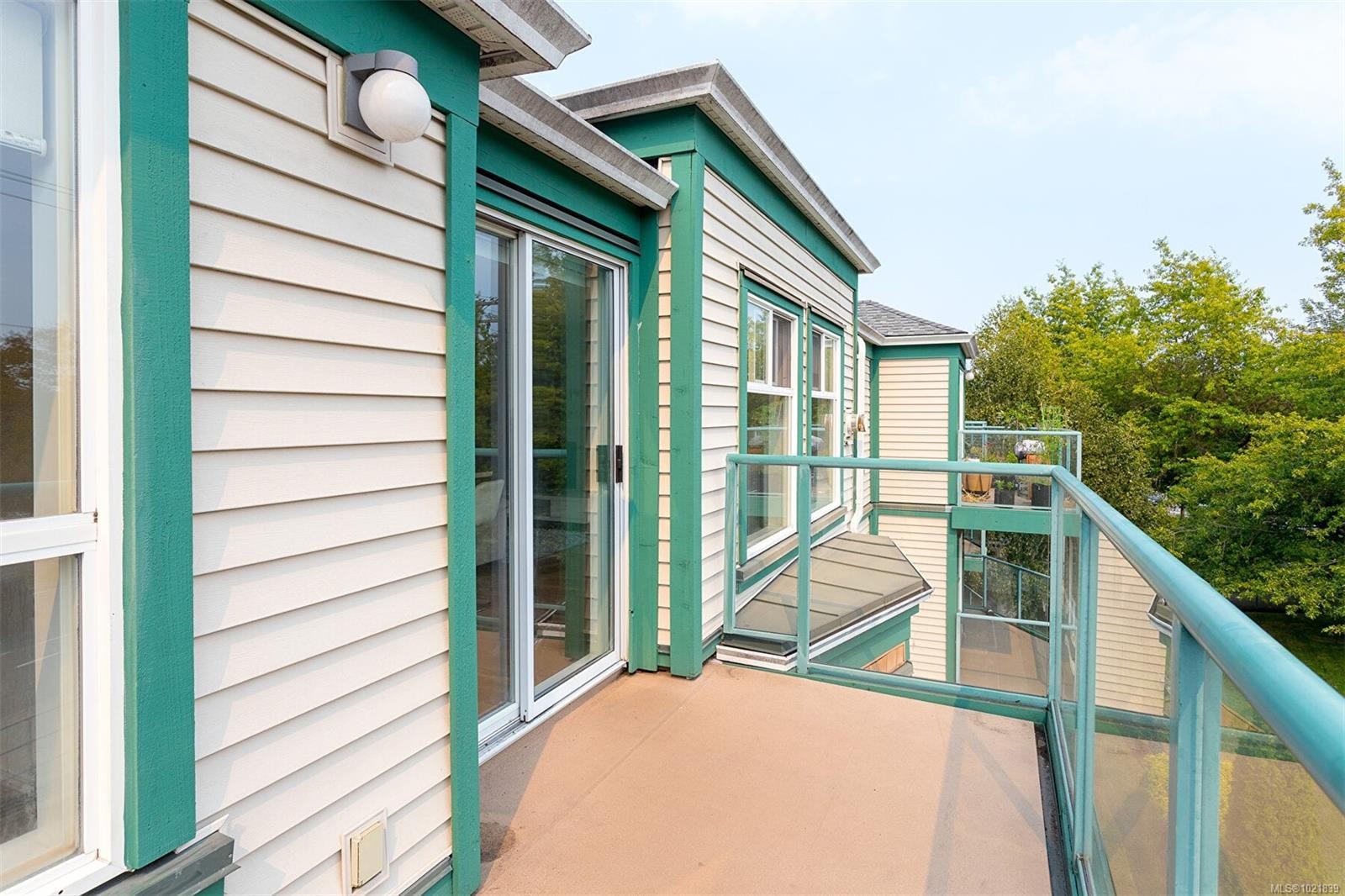 405-898 Vernon Ave, Saanich, BC