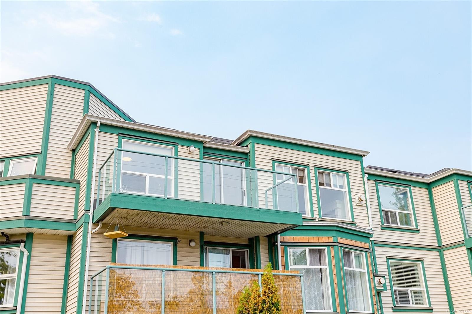 405-898 Vernon Ave, Saanich, BC