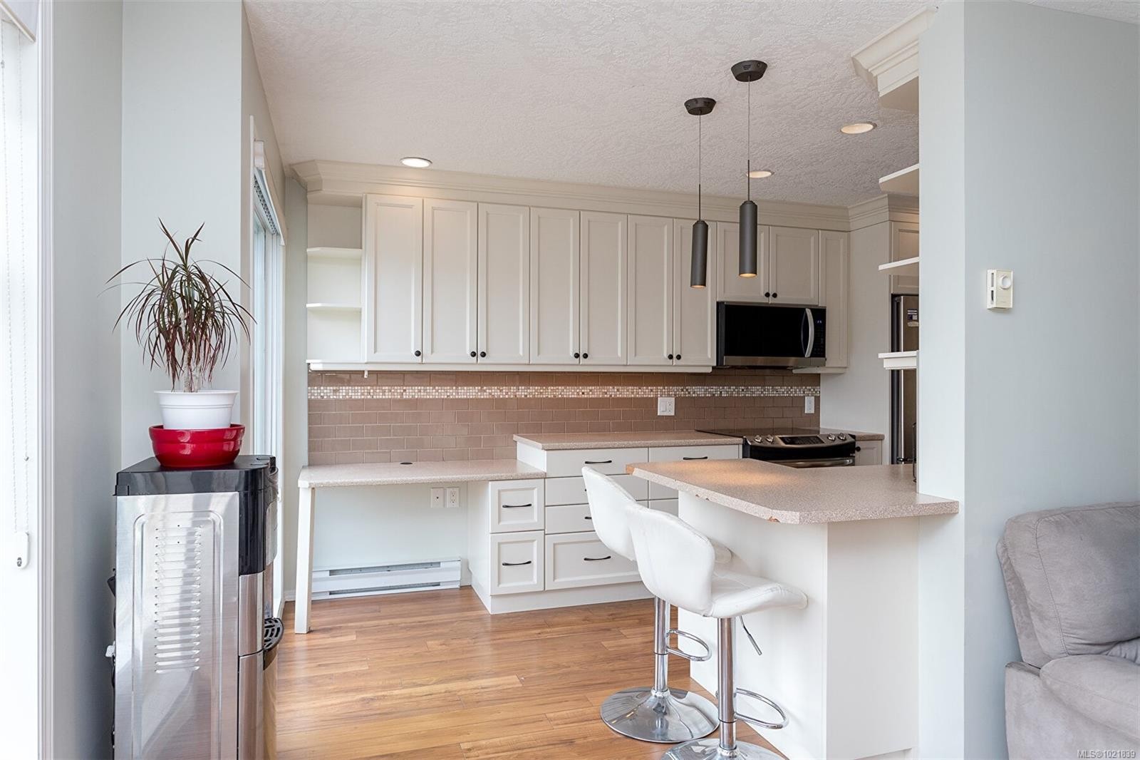 405-898 Vernon Ave, Saanich, BC