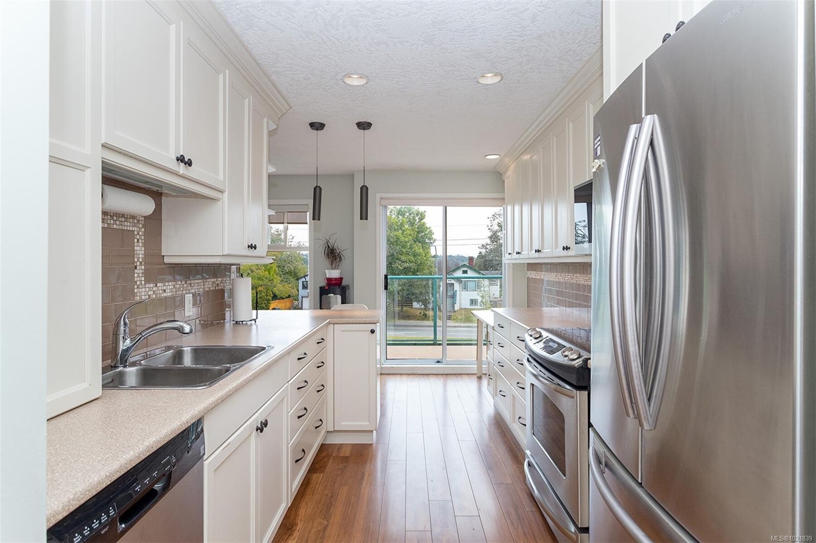 405-898 Vernon Ave, Saanich, BC