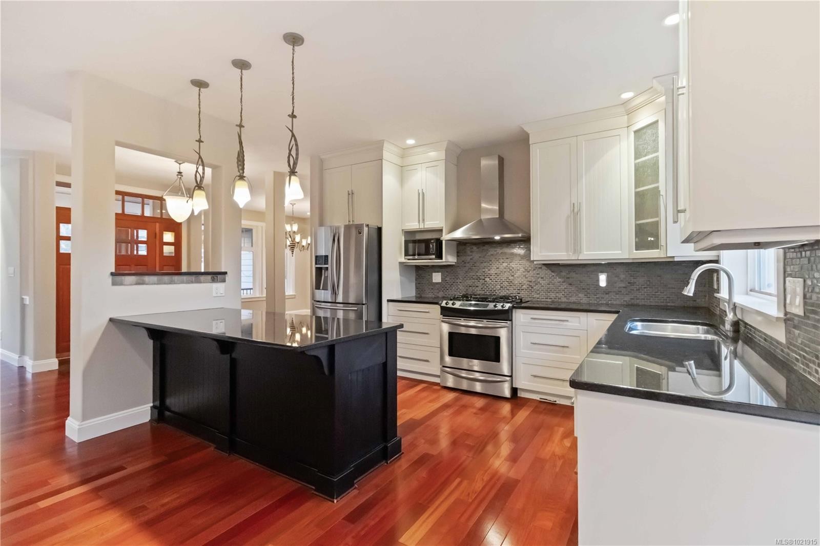 9319 East Saanich Rd, North Saanich, BC