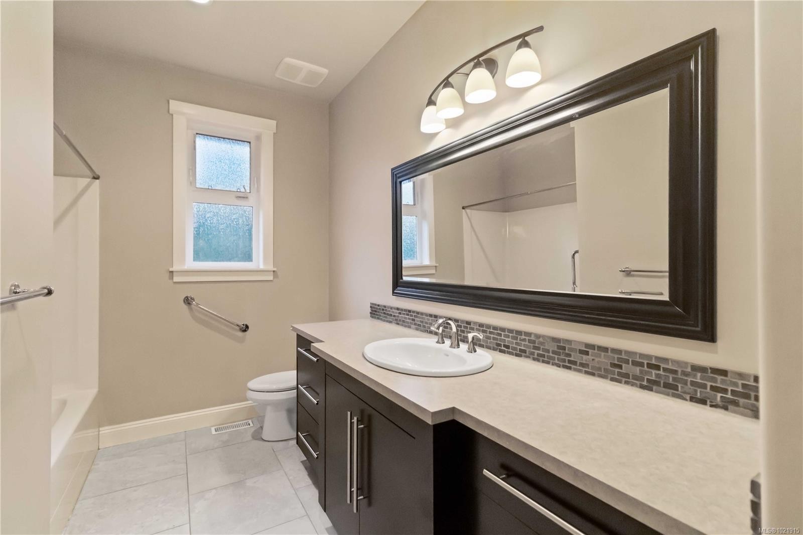 9319 East Saanich Rd, North Saanich, BC