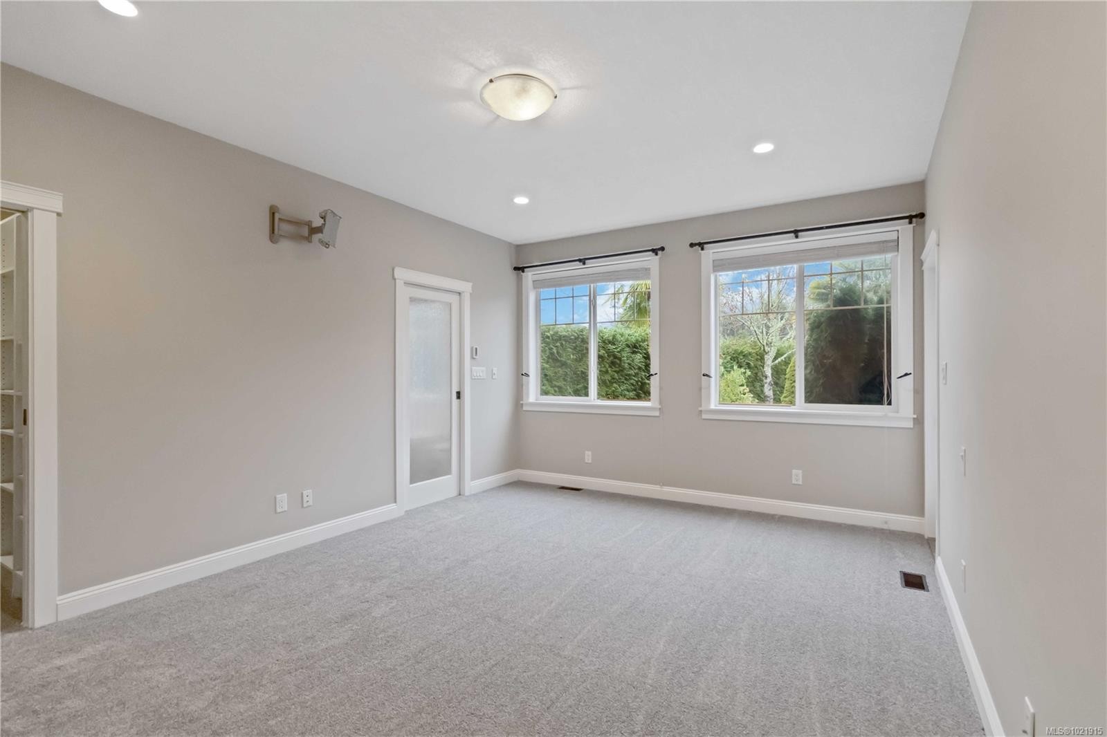 9319 East Saanich Rd, North Saanich, BC