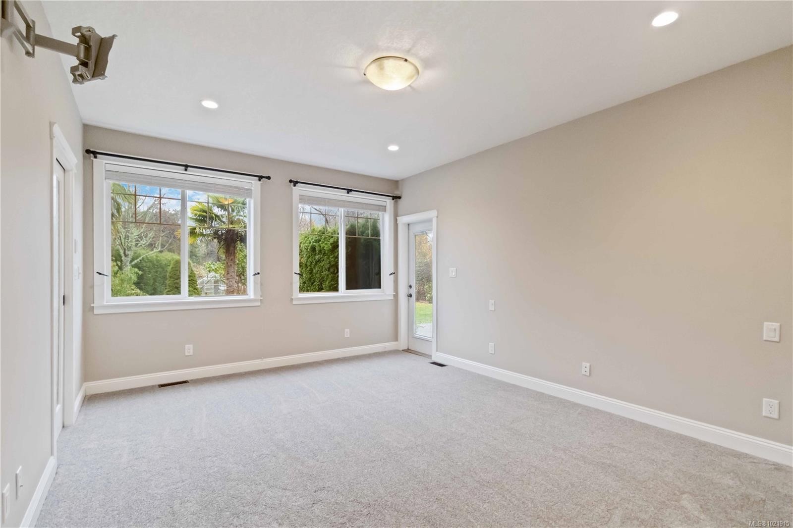 9319 East Saanich Rd, North Saanich, BC