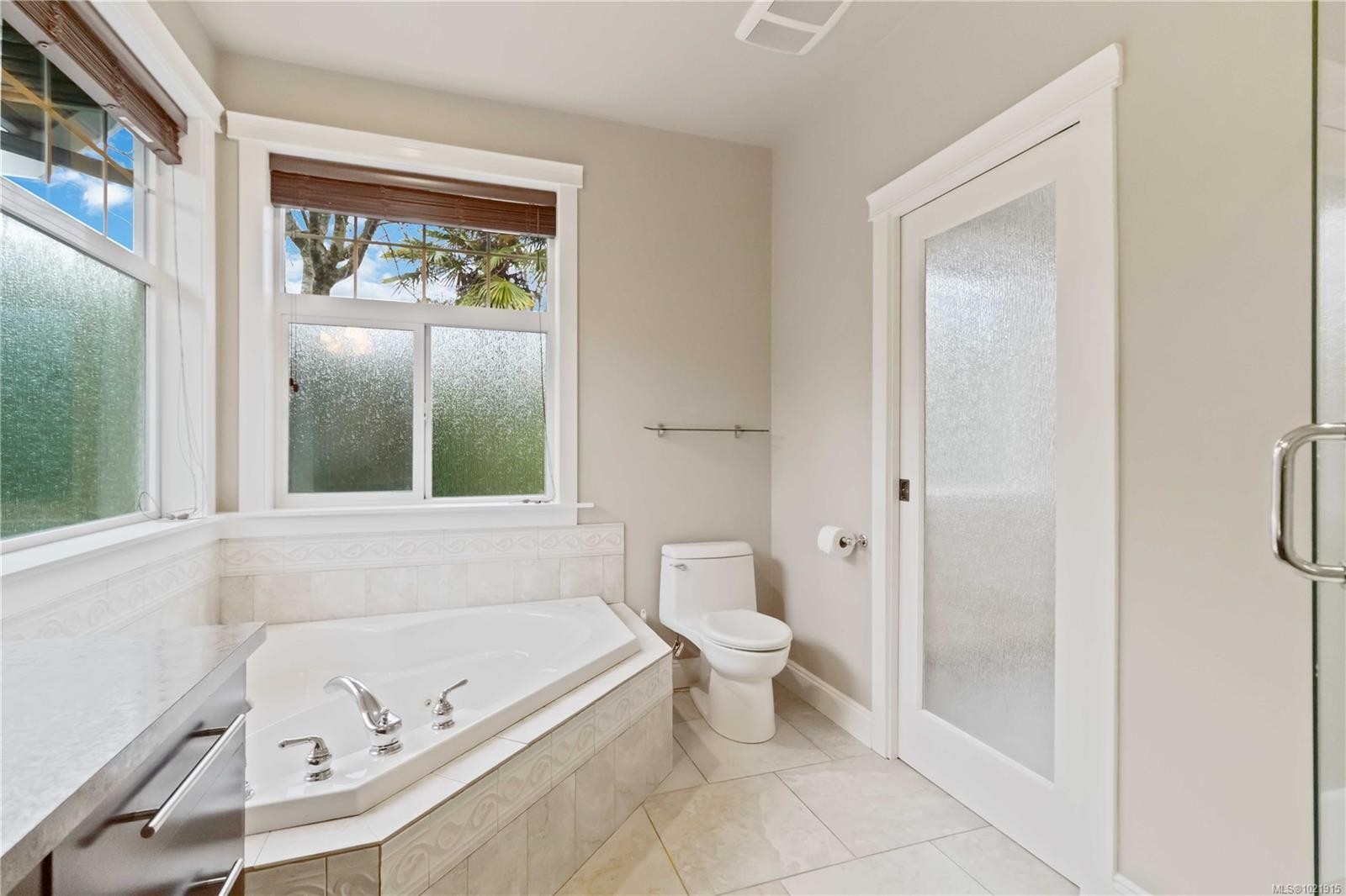 9319 East Saanich Rd, North Saanich, BC