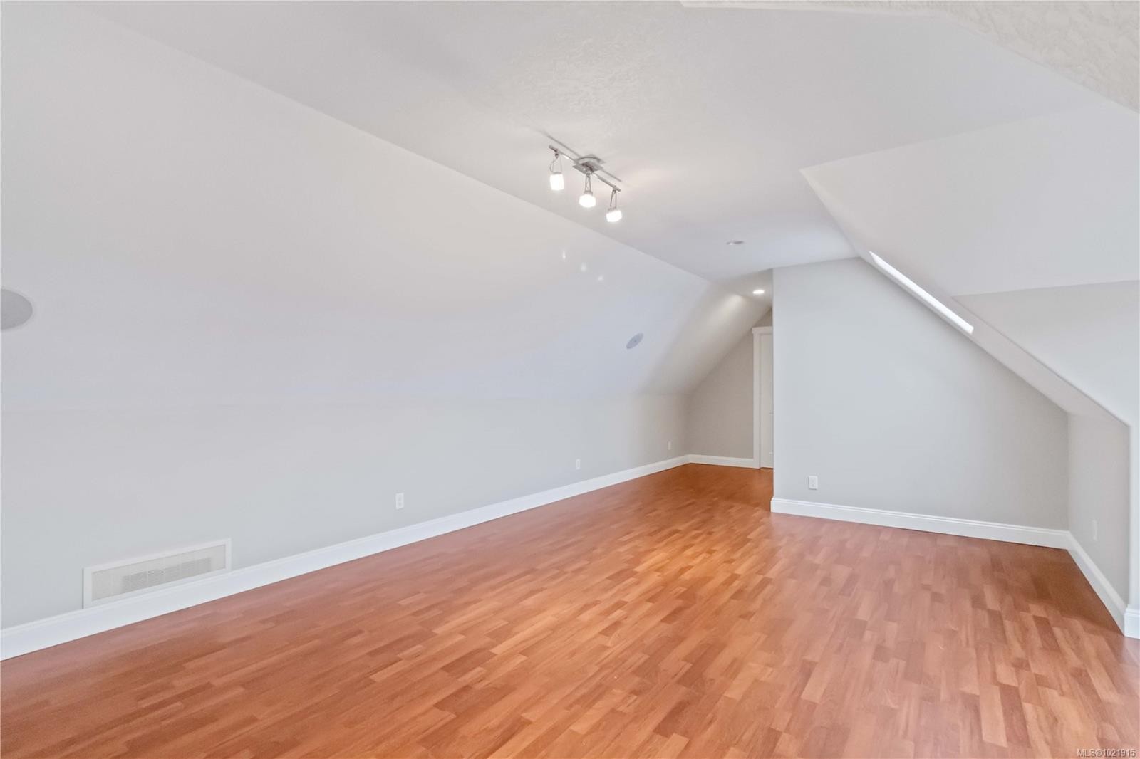 9319 East Saanich Rd, North Saanich, BC